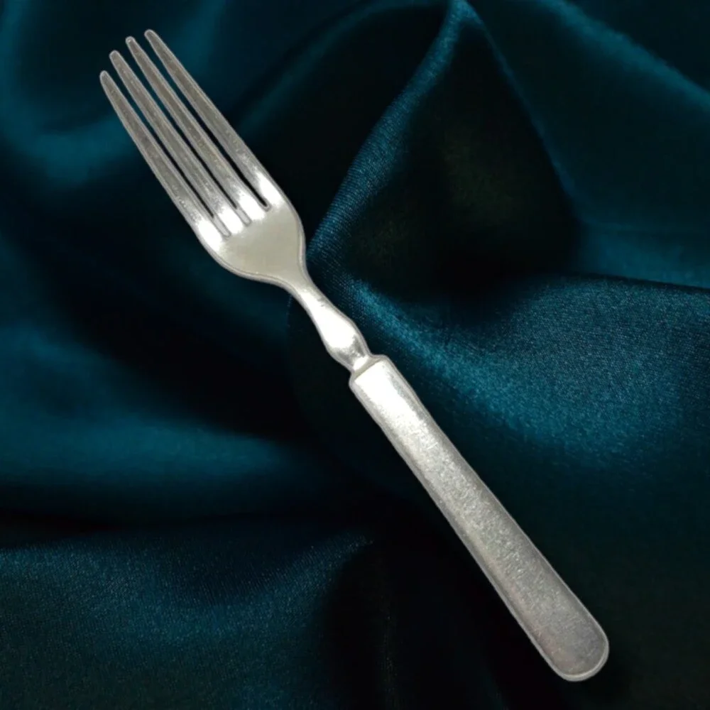 1847 Rogers Bros-Meriden Britannia Co Plain Round Dinner Fork-Vintage-Modern